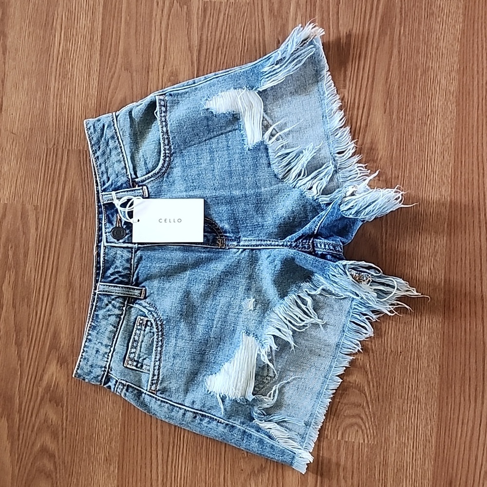 Cello NWT women's Juniors distressed denim shorts. Multiple sizes!